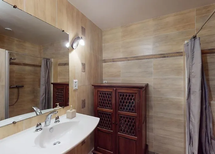 Hotel Les Cornillères Et Ses Maisonettes, 4 étoiles, Option, Société La Clé Decamp Braffais